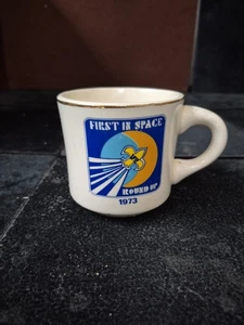 Vintage BSA First In Space 1973 Round Up Boy Scout Kaffeetasse Becher - Bild 1 von 5