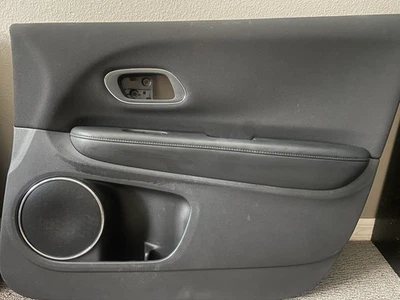 Panel interior de puerta delantera lado pasajero derecho Honda HRV hR-V 2016-2018 fabricante de equipos originales negro Foto 1 de 4