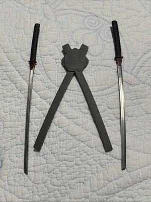 Металлические катаны Hot Toys MMS 490 Deadpool 2 Deadpool с футляром масштаб 1/6 - Изображение 1 из 4