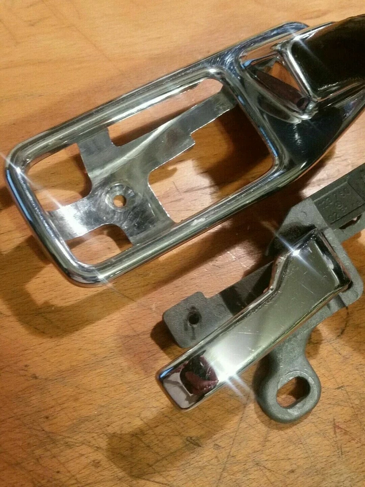 Mercedes-Benz 240D 1980 reposabrazos panel puerta delantera izquierda y derecha tirador Foto 1 de 4