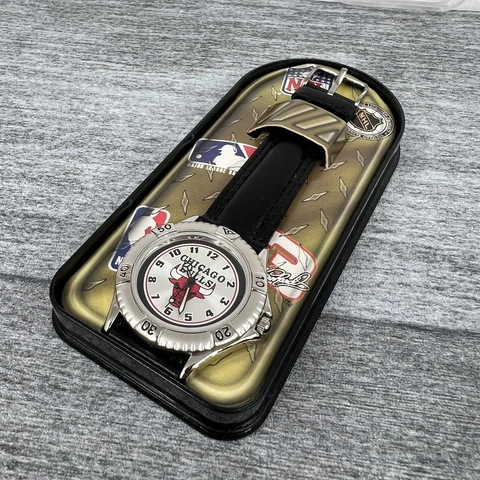 Vintage 1998 Chicago Bulls Retro Wrist Watch - Leather Band - Silver - NEW Cover