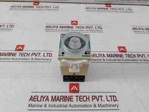 AUTONICS AT8N Multi-Function Analog Timer W/ Base 0-5 SEC 250VAC 100-240VAC - Picture 1 of 10