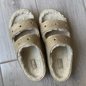 Gold CROCS Classic Cozzzy Glitter Sandals in Size 9 Women’s - Picture 1 of 10