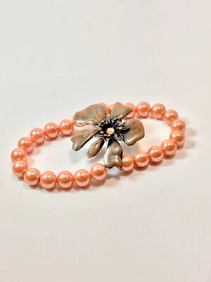 Pulsera Macy's Vintage Elastizada Imitación Perla/Bronce Flor Con Gemas Foto 1 de 4
