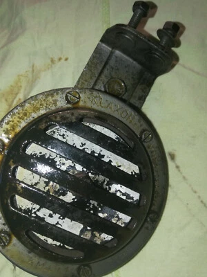 FIAT 2300 S COUPE  CLAXON WITH ORGINAL BRACKET - Image 1 of 3