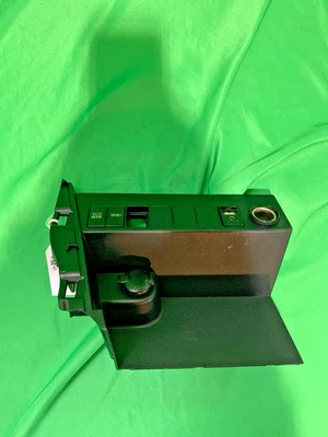 Panel de cubierta inferior del tablero Toyota RAV4 2013-2018 con interruptores/toma de corriente OEM Foto 1 de 4