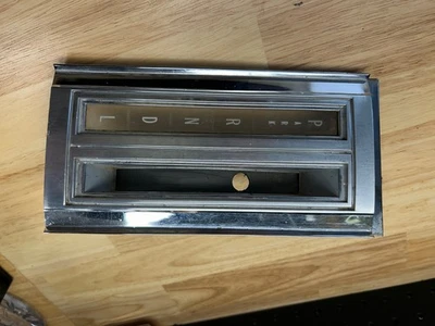 Buick Wildcat 1964 consola de piso automática bisel de cambio 1366321 Foto 1 de 4