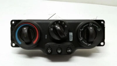 2005 Chevrolet Equinox AC Heater Temperature Climate Control OEM - Image 1 of 4