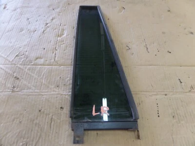 Cuarto de cristal de ventilación de puerta trasera izquierda Land Rover Discovery II 99-04 CV102670 G3 Foto 1 de 3