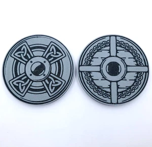Paquete de 2 posavasos escudo vikingo impresos en 3D runas símbolos de runas nórdicas de 3,5 pulgadas - Imagen 1 de 4
