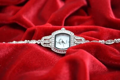 Pulsera reloj bisutería Adrienne necesita batería de repuesto Foto 1 de 4