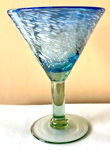 Martini Glas blau & weiß mit grünem Stiel & Sockel mundgeblasen #200 - Bild 1 von 2