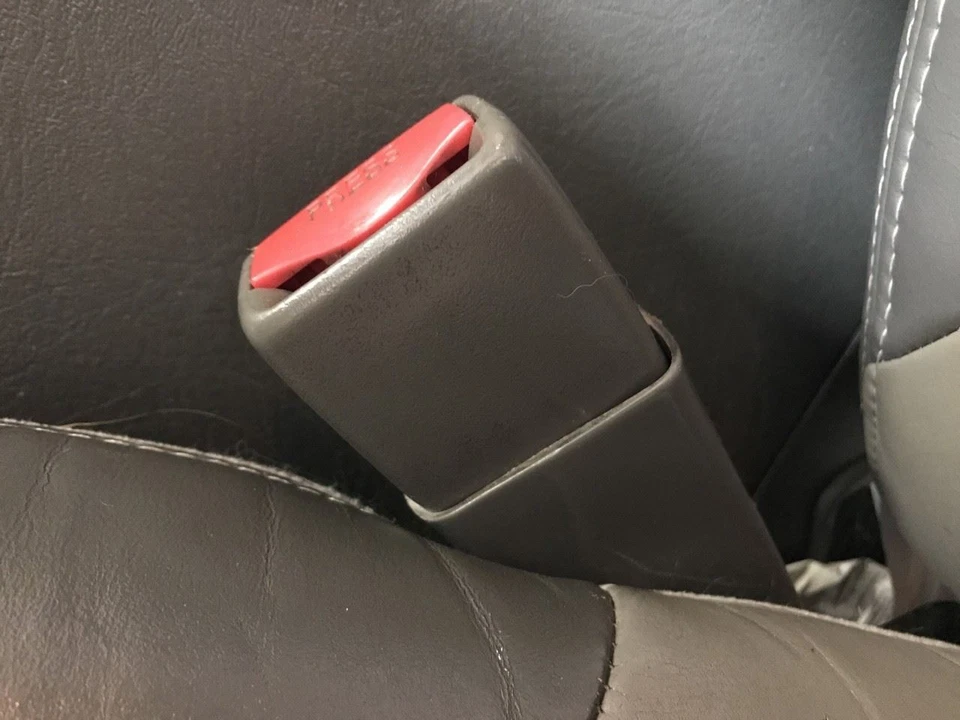 Seat Belt Front Bucket Seat Driver Buckle Fits 02-04 BRAVADA 2641994 Foto 1 de 1