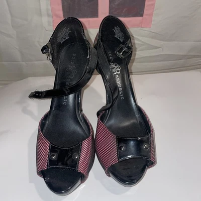 Rock & Republic Keith MUJERES Negro Rosa Hebilla Punta abierta 5" Tacones de aguja 8.5 Foto 1 de 4