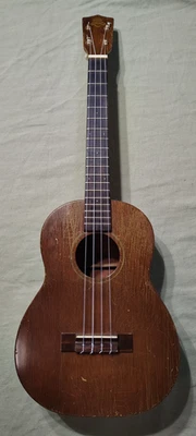 Favilla baritone ukulele mahogany pre-1953 upgraded with Gotoh UPT geared tuners - Image 1 of 4