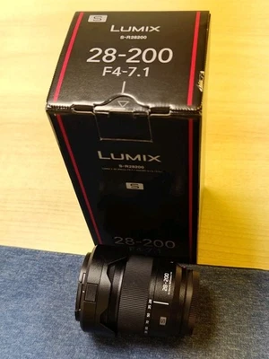 Panasonic Lumix S 28-200mm f/4-7.1 Macro OIS L-mount FF lens - S-R28200 - Mint - Image 1 of 3