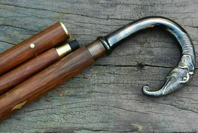 Bastón de madera con mango de elefante acabado antiguo negro de latón de diseño Foto 1 de 4