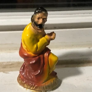 VINTAGE JOSEPH CHRISTMAS NATIVITY FIGURINE Chalkware 4" tall yellow red - Picture 1 of 7