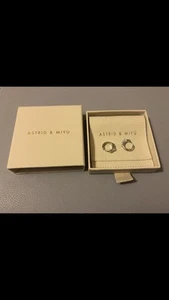 Astrid & Miyu Radiant Pearl Huggies In Silver - Picture 1 of 3