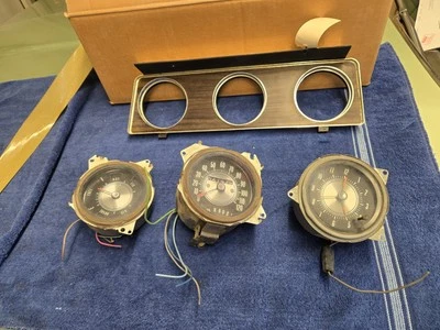 1970-72 Oldsmobile Cutlass 442 grupo de instrumentos com moldura bom - Imagem 1 de 4