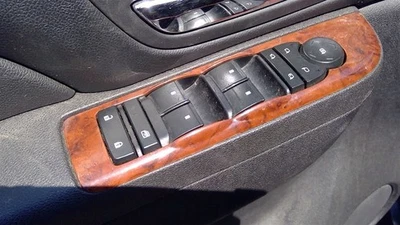 Interruptor de porta frontal TAHOE 2012 11883136 - Imagem 1 de 4