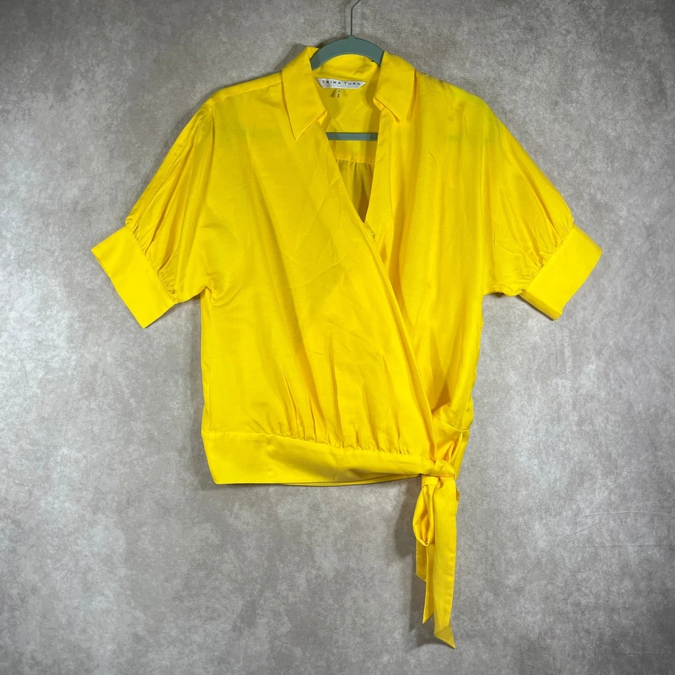 Blusa envolvente Trina Turk para mujer pequeña amarilla algodón mezcla seda vacaciones informal Foto 1 de 4