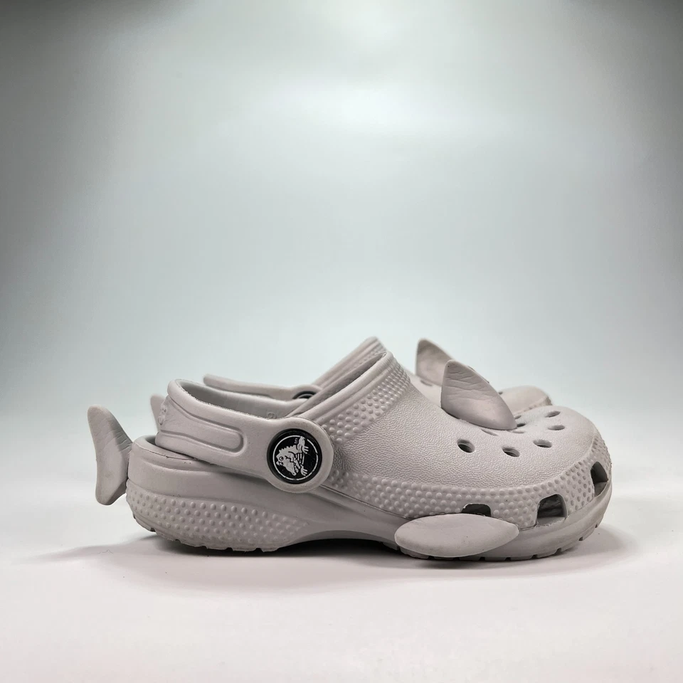 Босоножки Crocs Shark Clog серые без шнуровки комфортные повседневные туфли 210014 молодежный размер 9 - Изображение 1 из 4