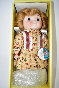 1985 DOLLY DINGLE DOLL 295/1500 "HELLO DOLLY" 15" MUSICAL (CHRISTMAS DRESS) - Picture 1 of 15