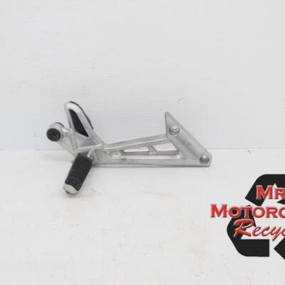 01-04 YAMAHA FZ1 1000 FZS FZS1000 CLAVIJA DE PASAJERO TRASERA DERECHA IZQUIERDA L4 Foto 1 de 3