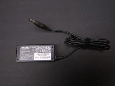 Лот из 10 подлинных адаптеров переменного тока Toshiba 45 Вт 2,37 А 19 В PA3822U-1ACA со шнуром питания - Изображение 1 из 3