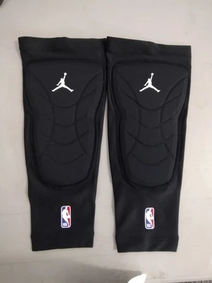 Juego de 2 espinilleras negras emitidas por la NBA Nike talla 2X/3X CU6688 Foto 1 de 4