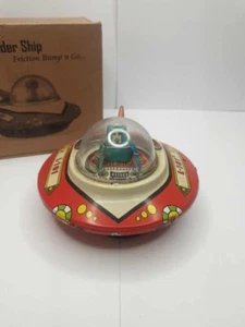 Tin Treasures Commander Ship Astronaut Flying Saucer - Rare collection - Picture 1 of 6