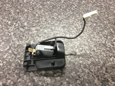 De'Longhi FH1363 Electric Air Fryer Safety Microswitch & Housing — 第 1/2 张图片