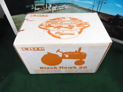Ertl 1/16 Cockshutt Black Hawk 20 trator fazenda brinquedo museu raro NOVO #4139PA - Imagem 1 de 4