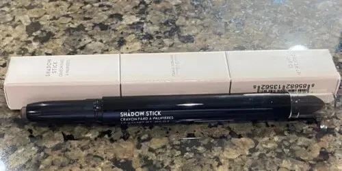 Sombra de ojos Merle Norman Shadow Stick...OSCURA...NUEVA con mancha Foto 1 de 1