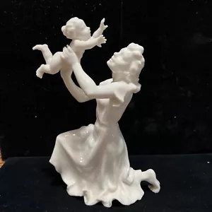 Hutschenreuther Kunstabteilung “Mother Darling” Figurine. By Karl Tutter - Picture 1 of 10