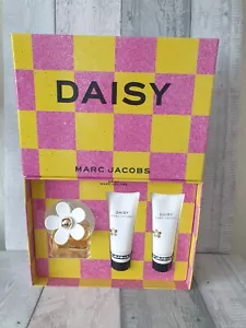Marc Jacobs DAISY Gift Set 50ml Eau De Toilette, 75ml Body Lotion & 75ml Shower - Picture 1 of 3