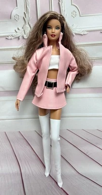 Muñeca Barbie de vacaciones 2021 modelo musa pelo castaño cara afrodita esculpida rediseñada Foto 1 de 4