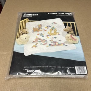 NEW! 1990 JANLYNN PRINTED CROSS STITCH 34" x 43" HAPPY TIME ANIMALS QUILT 201-54 - Imagen 1 de 6