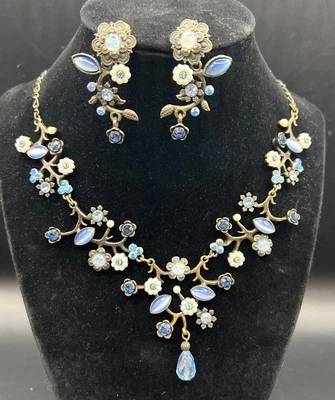 "Juego de collar y pendientes de baile de flores azules vintage Avon Nina Ricci N R 18,5"" usados en excelente estado" Foto 1 de 4