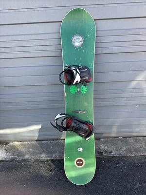 Snowboard Never Summer con fijaciones Solomon 148 cm Foto 1 de 4