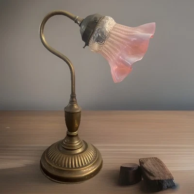 VTG Art Deco Heavy Cast Brass Reading Lamp W Tulip Glass Uranium Shade 1900-1940 - Image 1 of 4