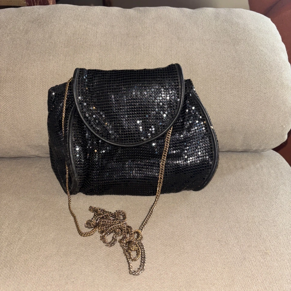 Bolso sin asas vintage de cadena bandolera de metal de malla negra Whiting and Davis Foto 1 de 4