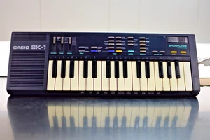 Casio SK-1 Portable 32 Key Sampling Keyboard Made In Japan No Cord Only Battery - Bild 1 von 6