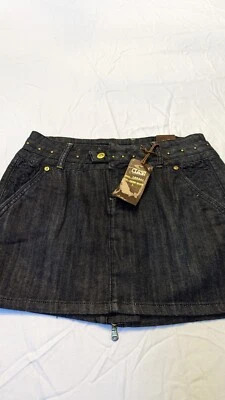 Minifalda Clash Jeans con cremallera en la espalda dividida y tachuelas doradas  Foto 1 de 4