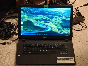 Acer Aspire ES 15 ES1-521-26KW Laptop - 500GB HDD, 4GB RAM, AMD E1-6010, Radeon - Picture 1 of 10