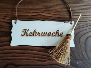 Türschild Kehrwoche Holzschild mit Lederband und Miniaturbesen Besen Hausordnung - Bild 1 von 2