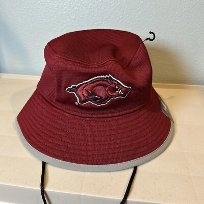 New Era Men's OSFA Arkansas Razorbacks Crimson Game Day Bucket Hat Brand New - Image 1 of 4