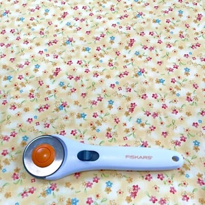 Joy’s Florals By Jill Kemp For Red Rooster Cotton Fabric By The Half Yard - Picture 1 of 2