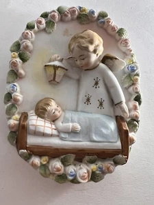 Angel Watching Baby Vintage 3-D Chalk ware Wall Plaque Oval Decor STAR -671 Vntg - Picture 1 of 4